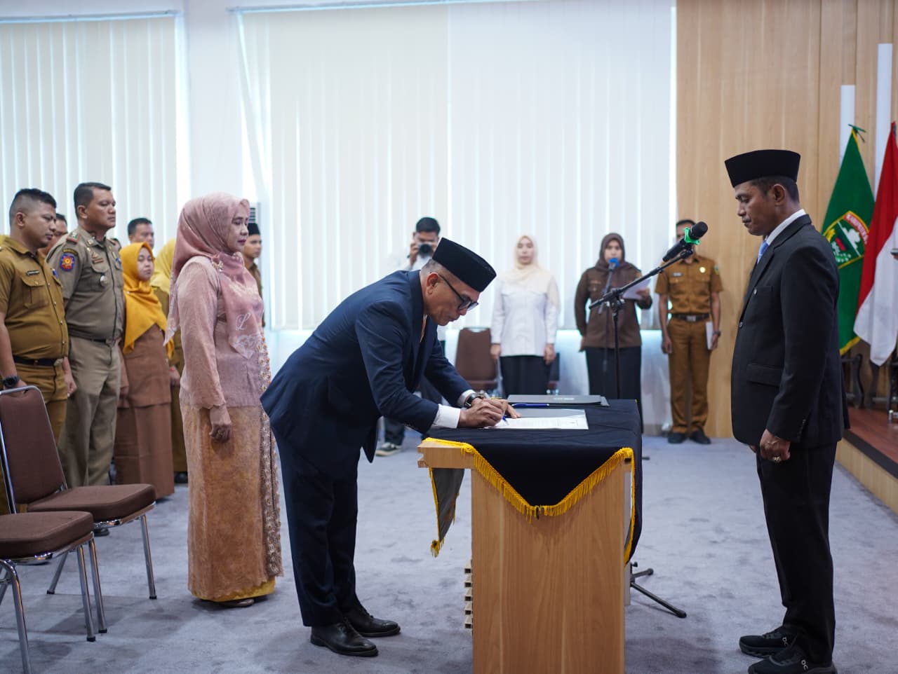 Jefrizal Resmi Jabat Penjabat Sekretaris Daerah, Bupati Tekankan Birokrasi Melayani Masyarakat
