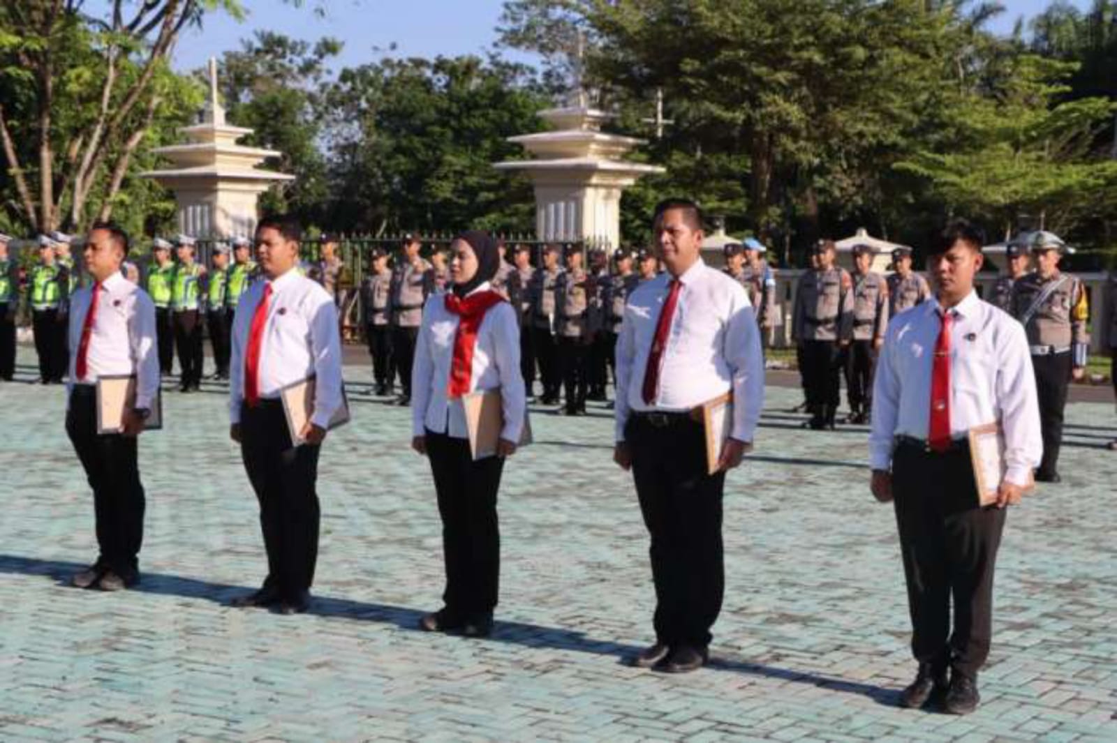 Personel Sat Narkoba Polres Oku Mendapat Penghargaan Dari Polres OKU Atas Penangkapan Bandar Narkoba